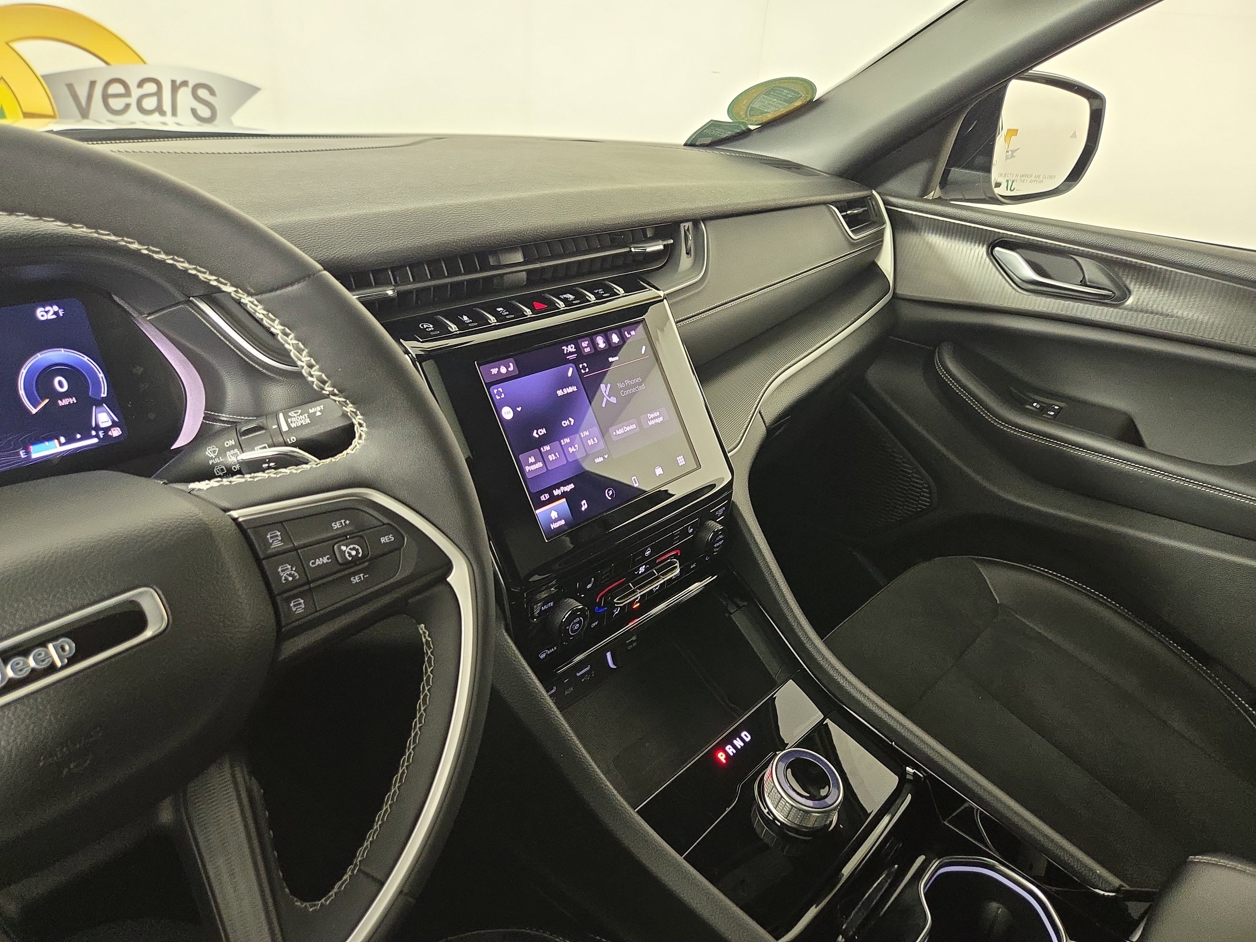 Used 2023 Jeep Grand Cherokee L Laredo image 25