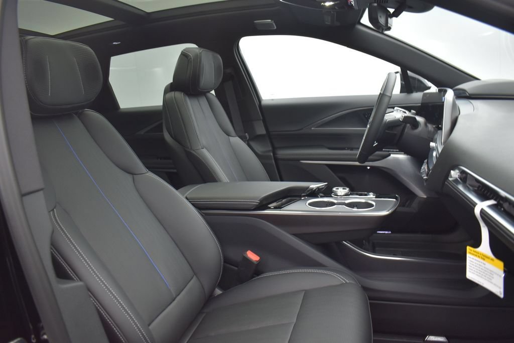 New 2026 Cadillac Lyriq Signature Sport w/ LPO, Floor Liner Package AWD/4WD image 34