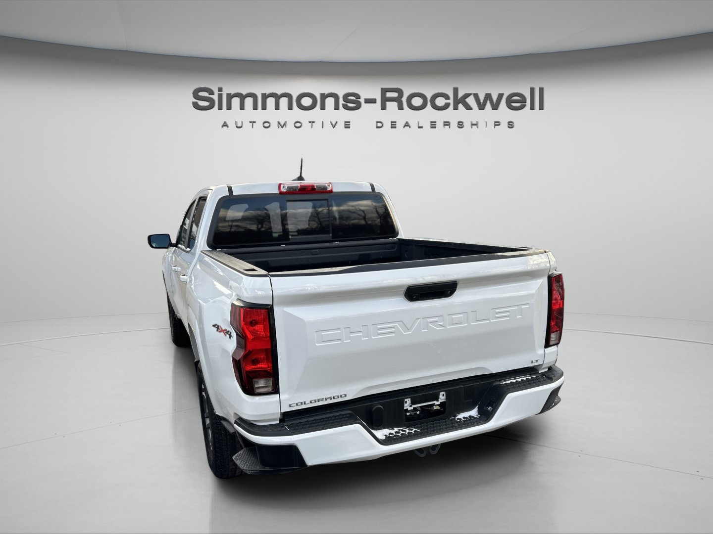 Used 2023 Chevrolet Colorado LT w/ LT Convenience Package II AWD/4WD image 2