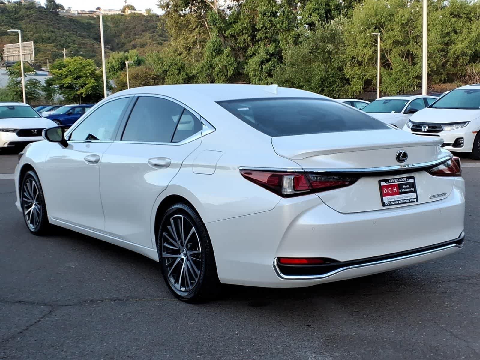 Used 2024 Lexus ES 300h w/ Premium Package FWD image 7