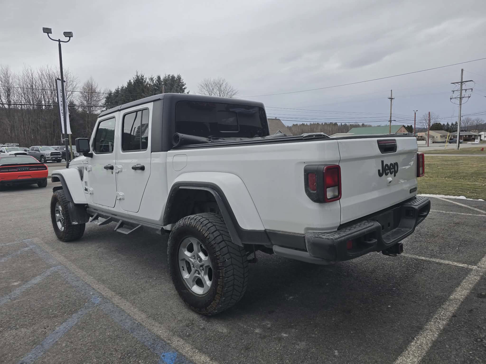 Used 2021 Jeep Gladiator Sport image 5