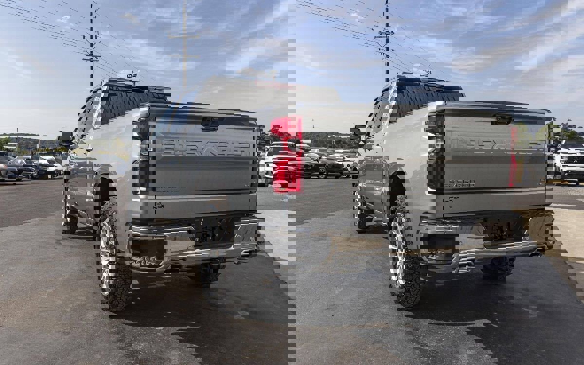 Used 2025 Chevrolet Silverado 1500 LTZ image 3