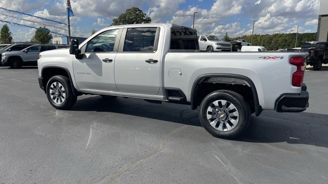 Used 2023 Chevrolet Silverado 2500 Custom w/ Custom Value Package image 3