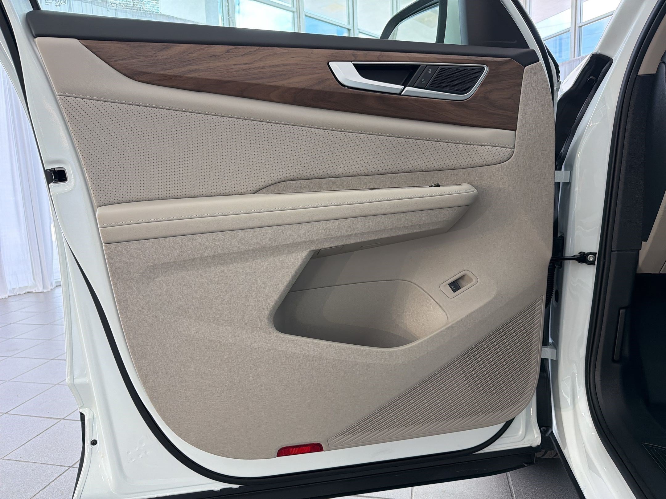 New 2026 Volkswagen Atlas SE FWD image 23