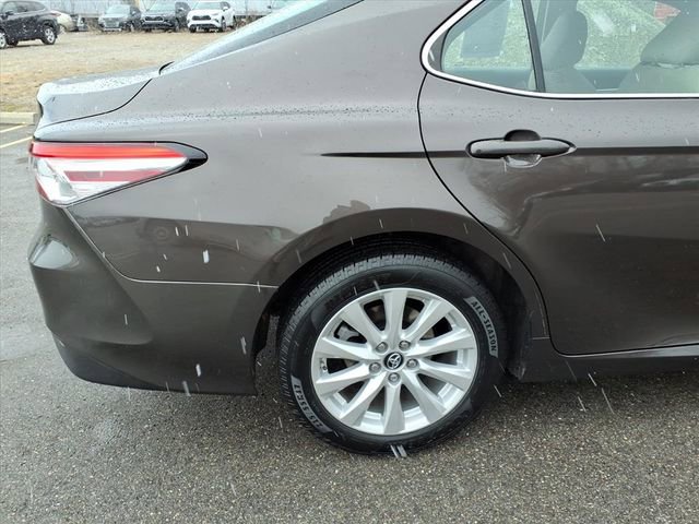 Used 2019 Toyota Camry LE image 9