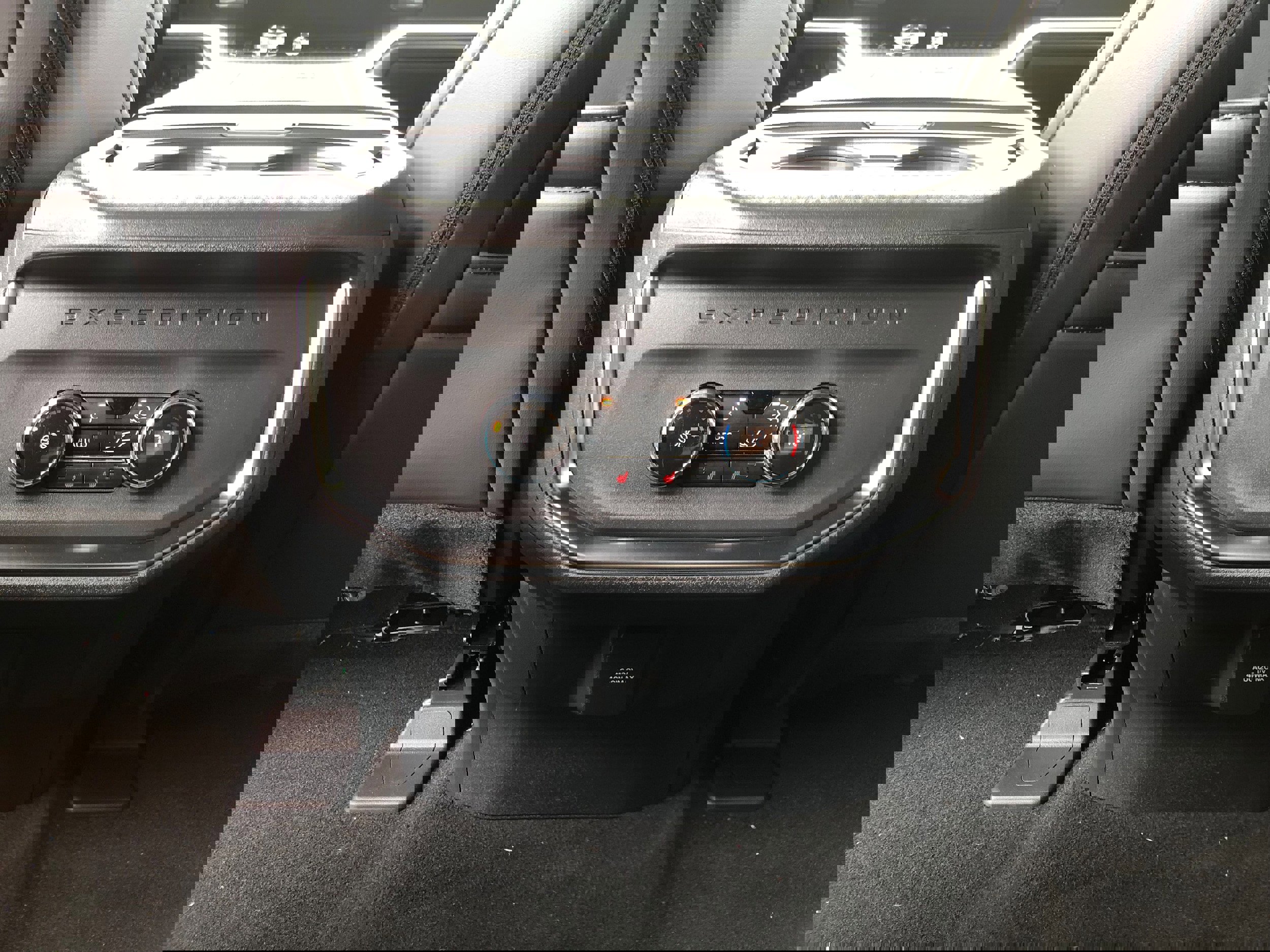 New 2025 Ford Expedition Platinum w/ Stealth Performance Package image 13