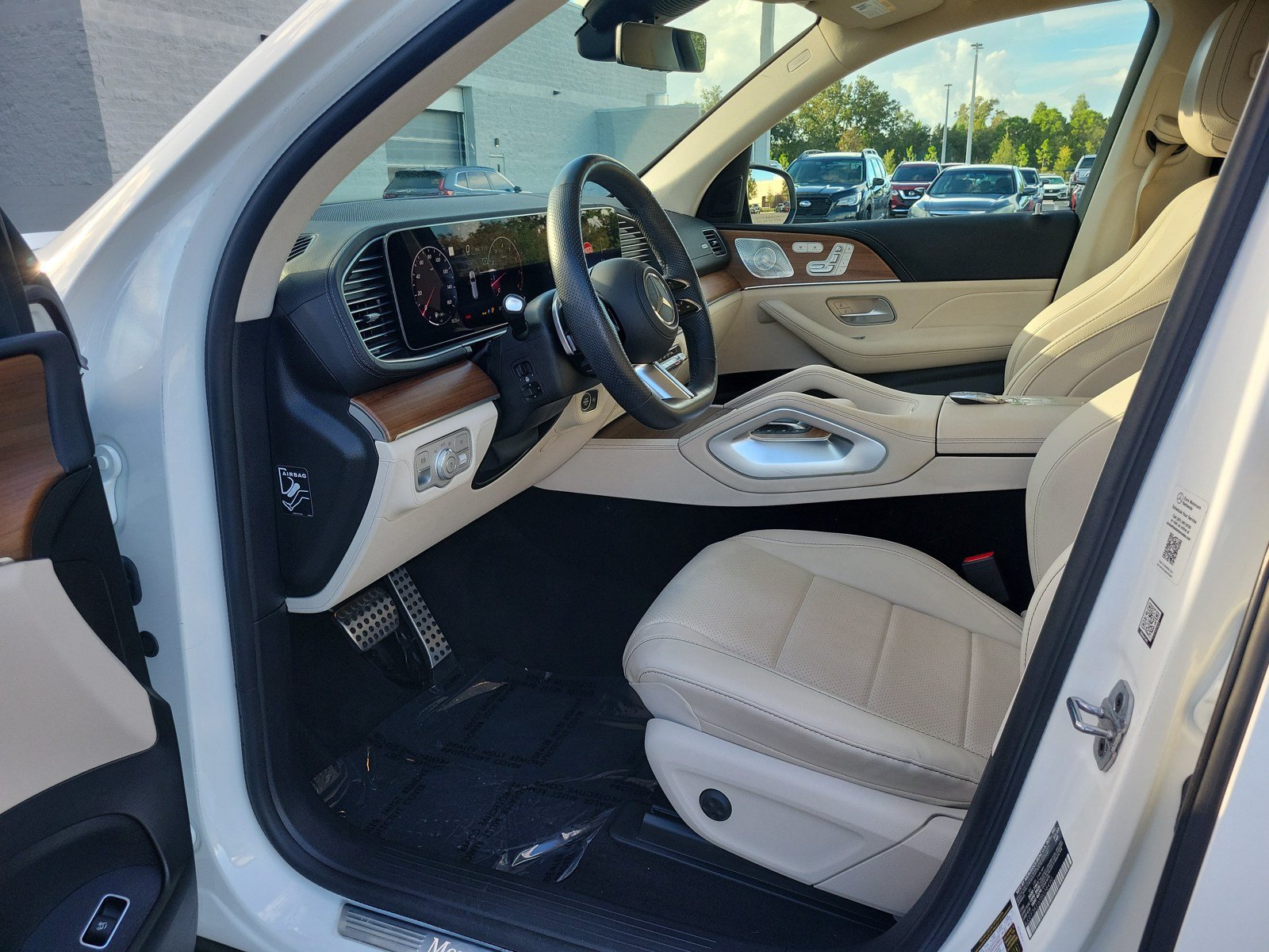 Used 2024 Mercedes-Benz GLS 450 4MATIC image 15