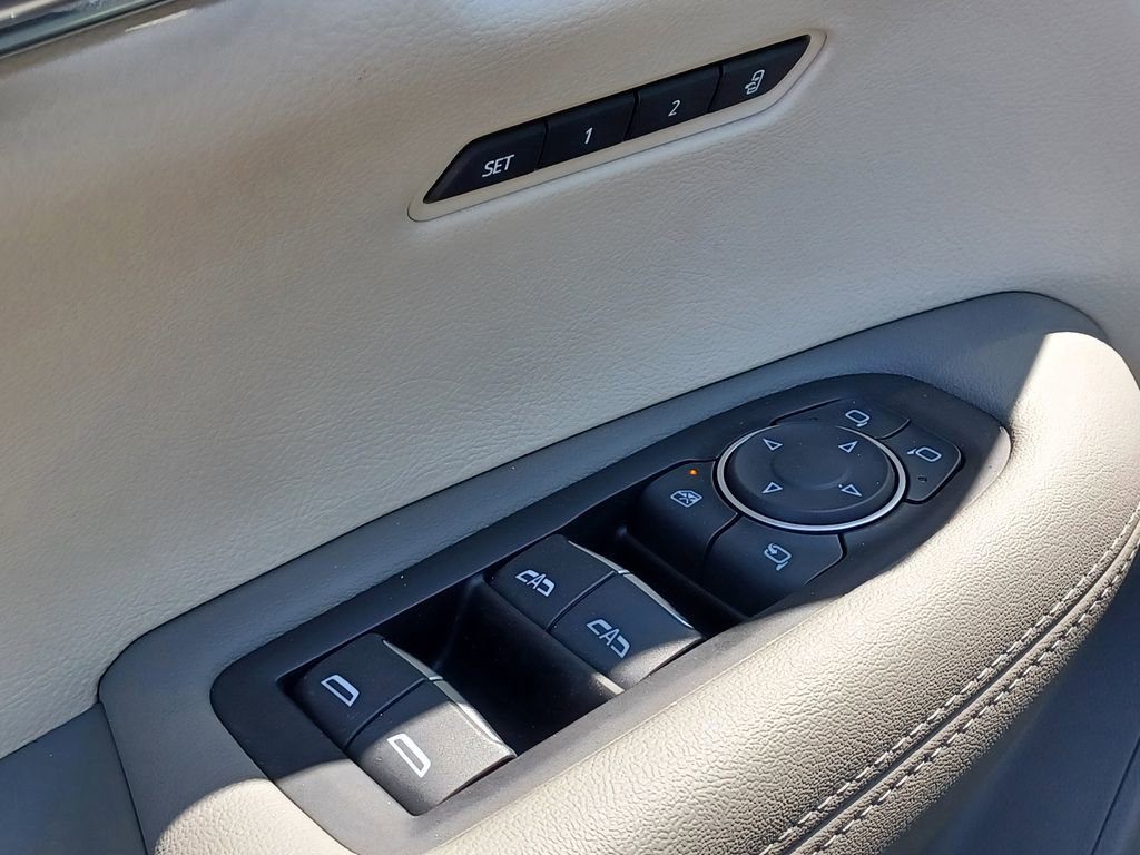 Used 2025 Cadillac XT6 Premium Luxury w/ LPO, Floor Liner Package AWD/4WD image 15