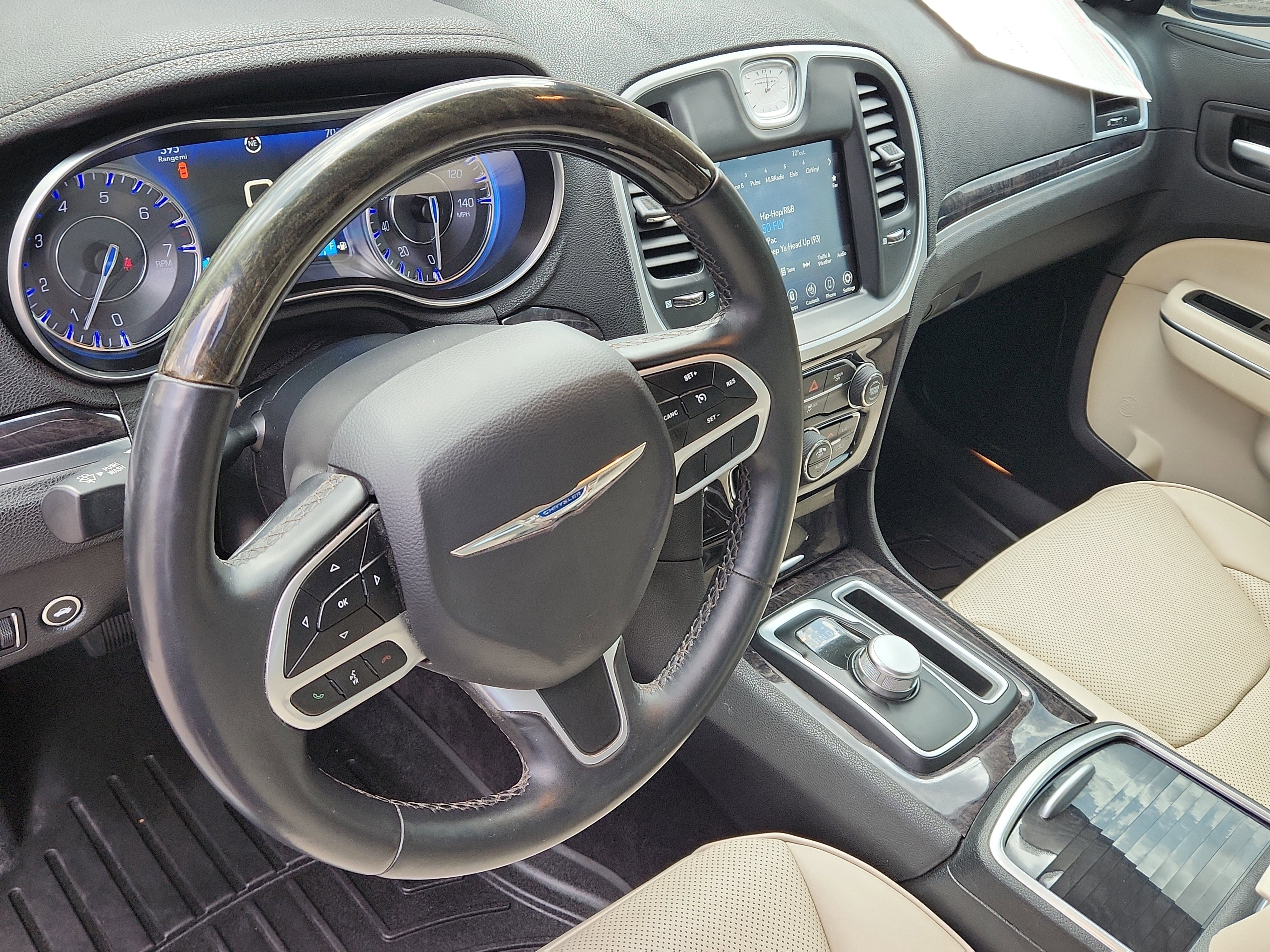 Used 2018 Chrysler 300 Limited image 8