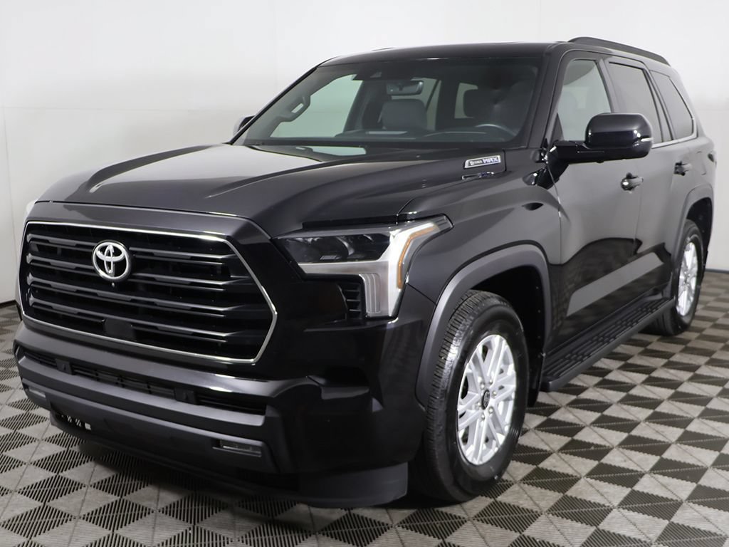 Used 2025 Toyota Sequoia SR5 AWD/4WD image 9