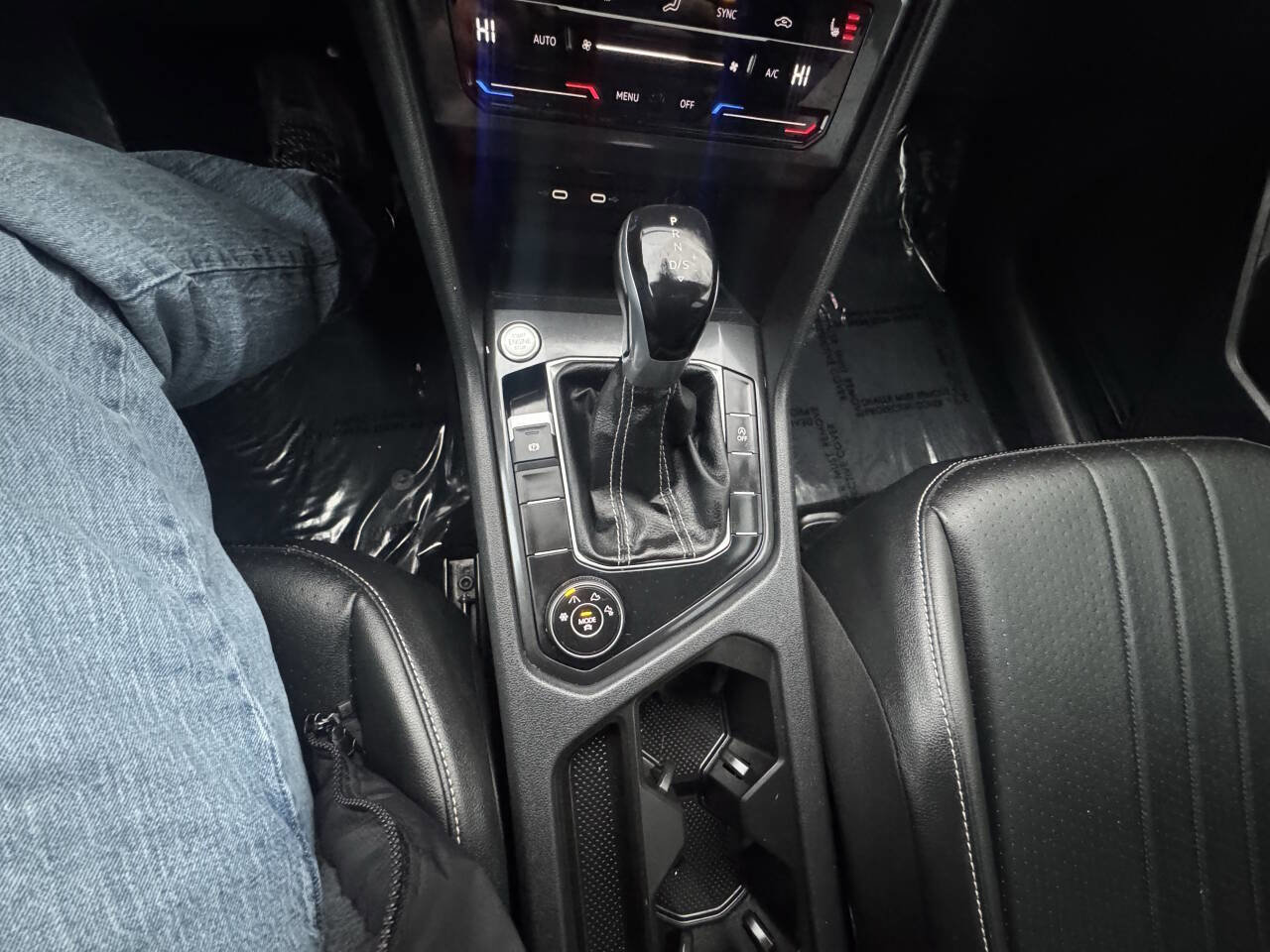 Used 2024 Volkswagen Tiguan SE image 30