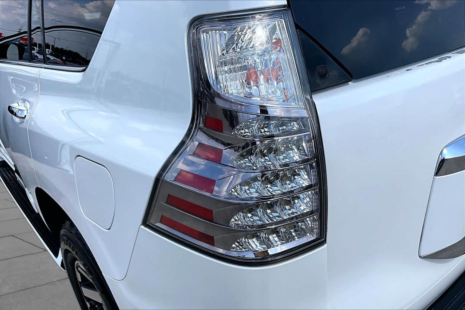 Used 2016 Lexus GX 460 w/ Premium Package AWD/4WD image 29