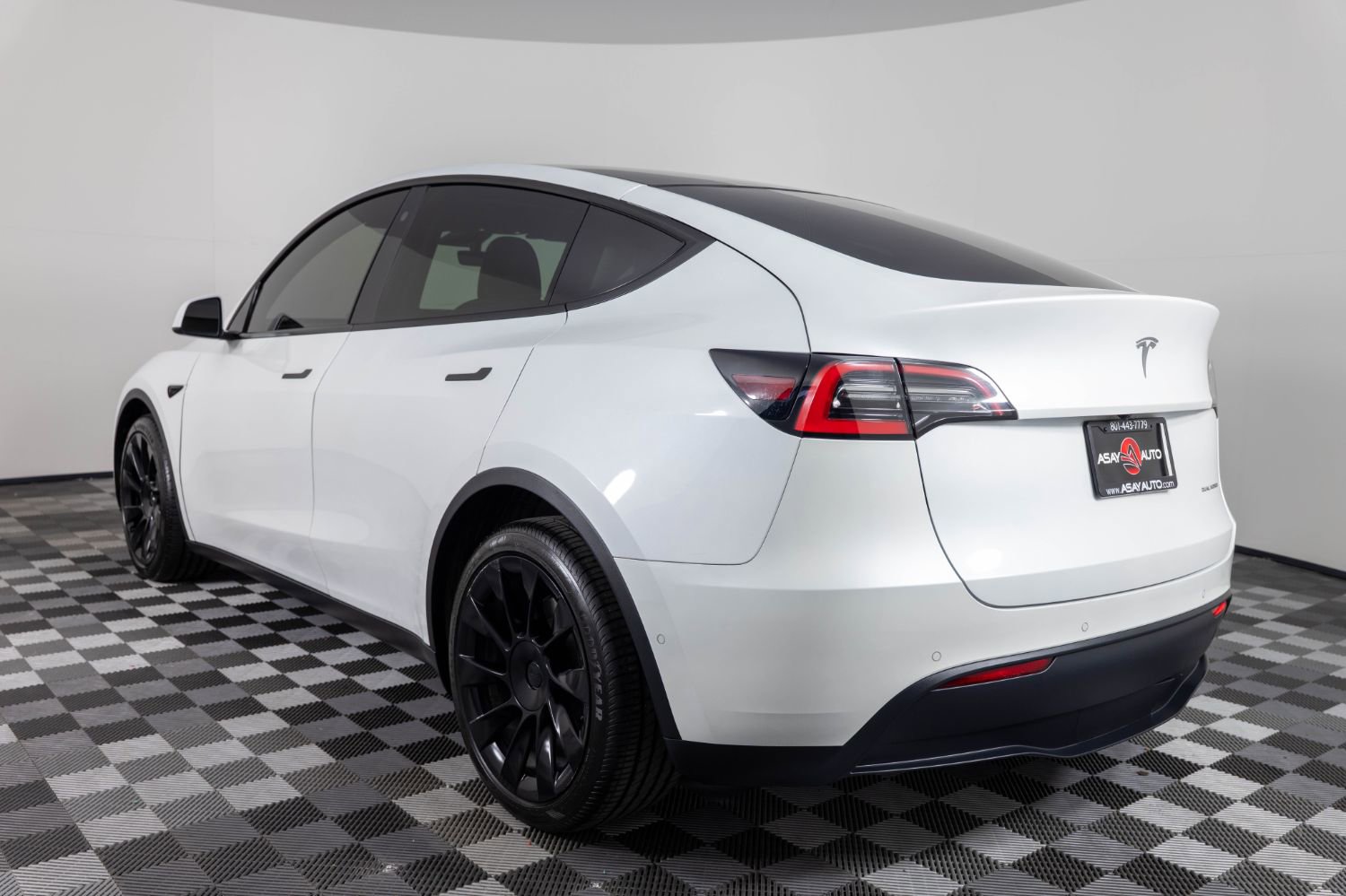 Used 2021 Tesla Model Y Long Range image 4