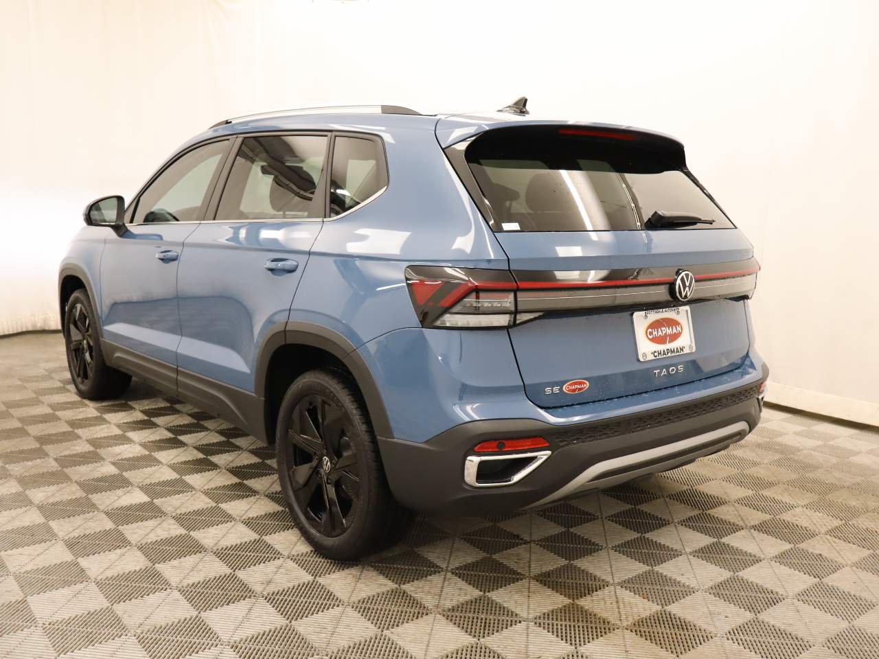 New 2026 Volkswagen Taos SE FWD image 3