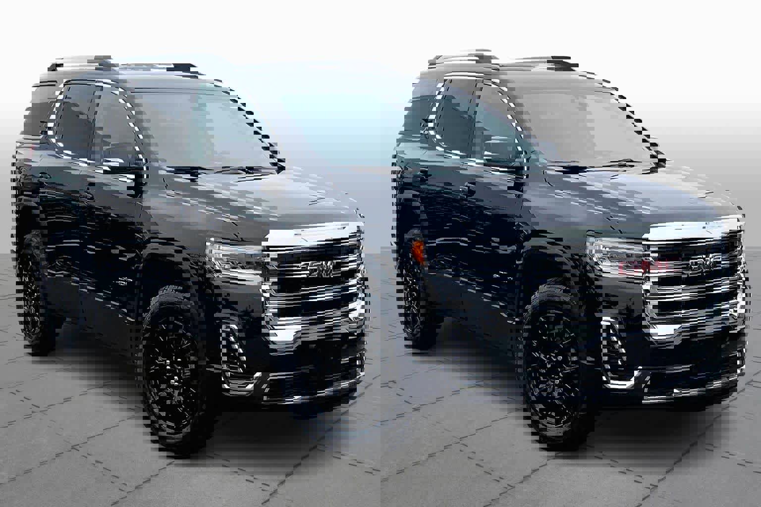 Used 2023 GMC Acadia SLE w/ Driver Convenience Package image 3