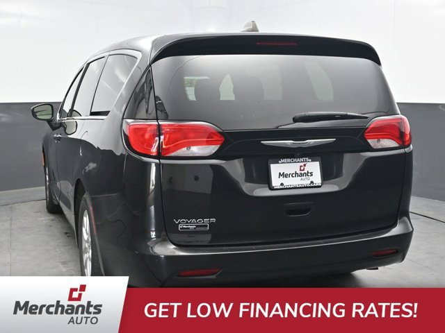 Used 2023 Chrysler Voyager LX FWD image 5