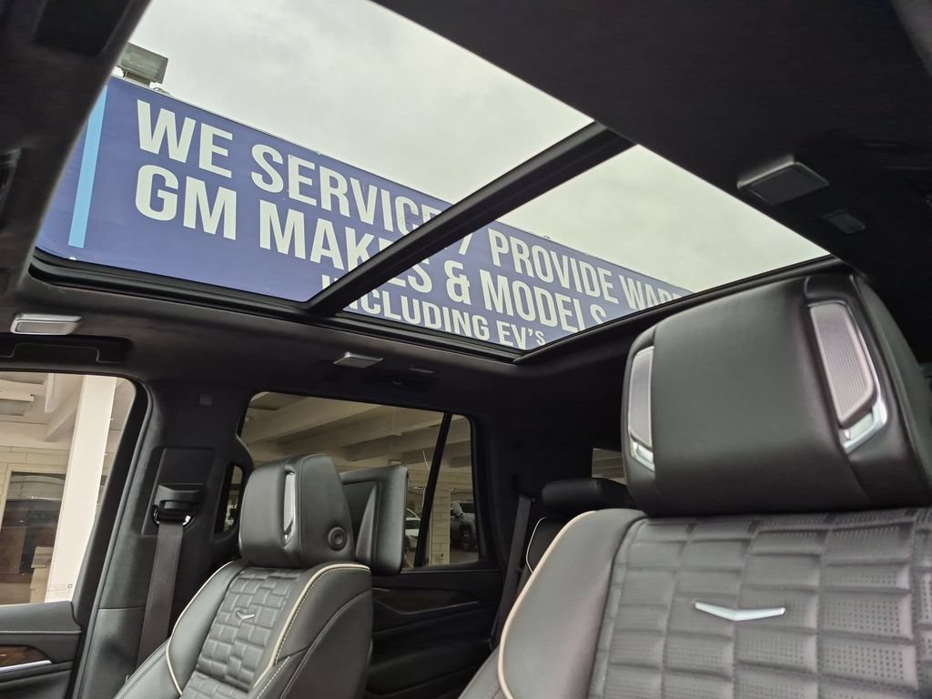 Used 2024 Cadillac Escalade Sport Platinum w/ LPO, ONYX Package AWD/4WD image 11