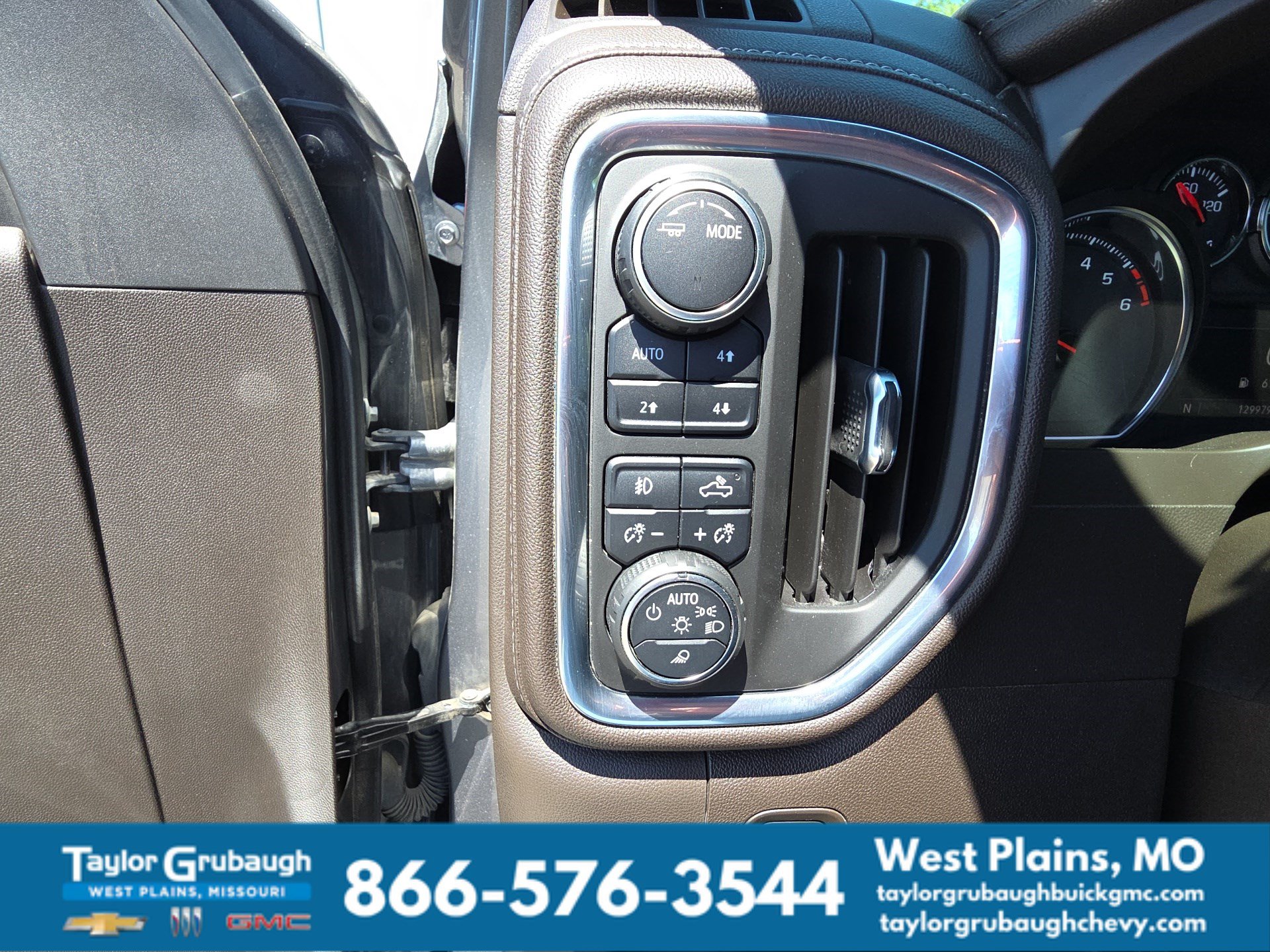 Used 2021 Chevrolet Silverado 1500 LTZ w/ Z71 Off-Road Package AWD/4WD image 22