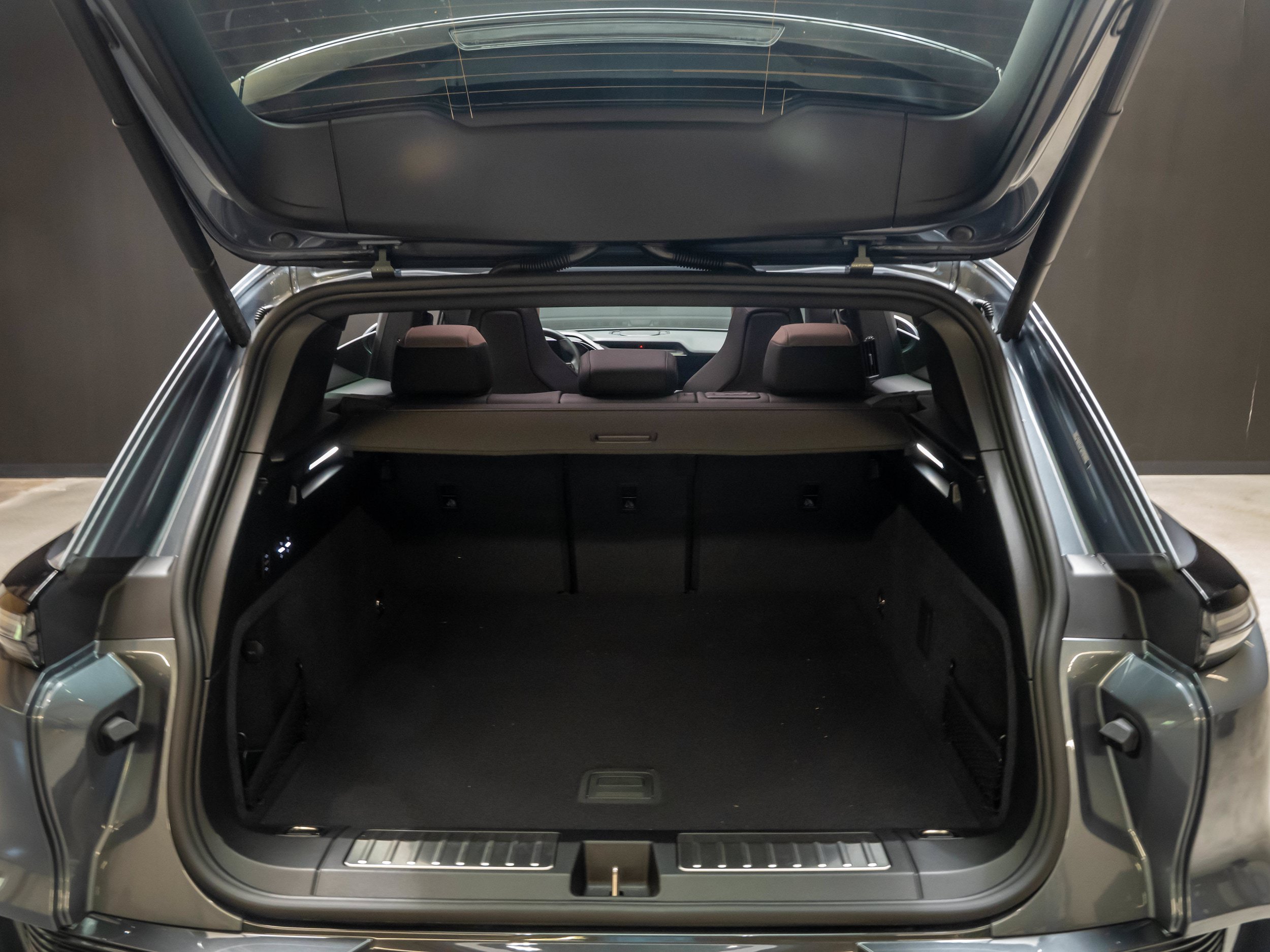 New 2026 Porsche Cayenne Electric AWD/4WD image 37