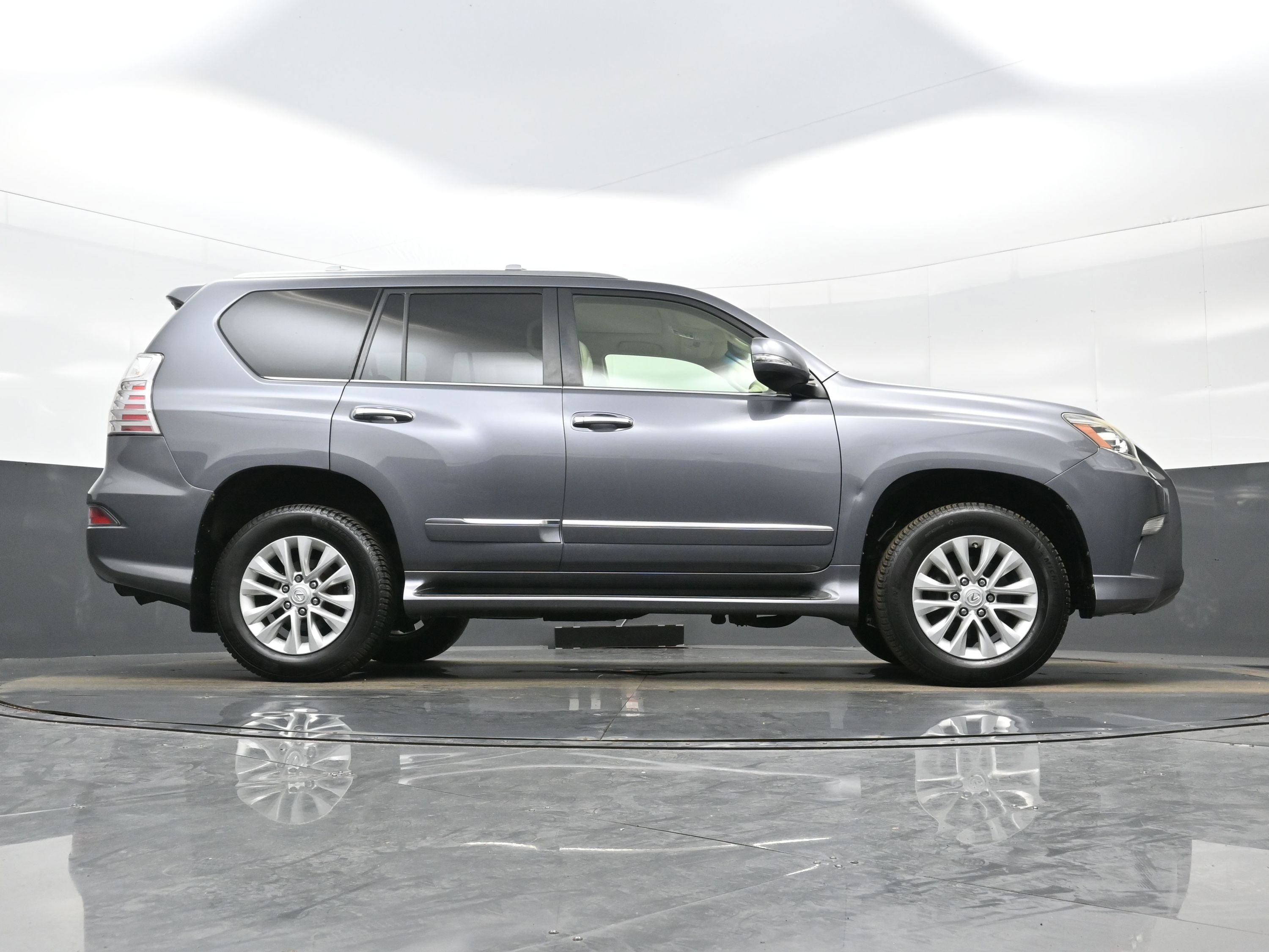 Used 2015 Lexus GX 460 w/ Premium Package image 35