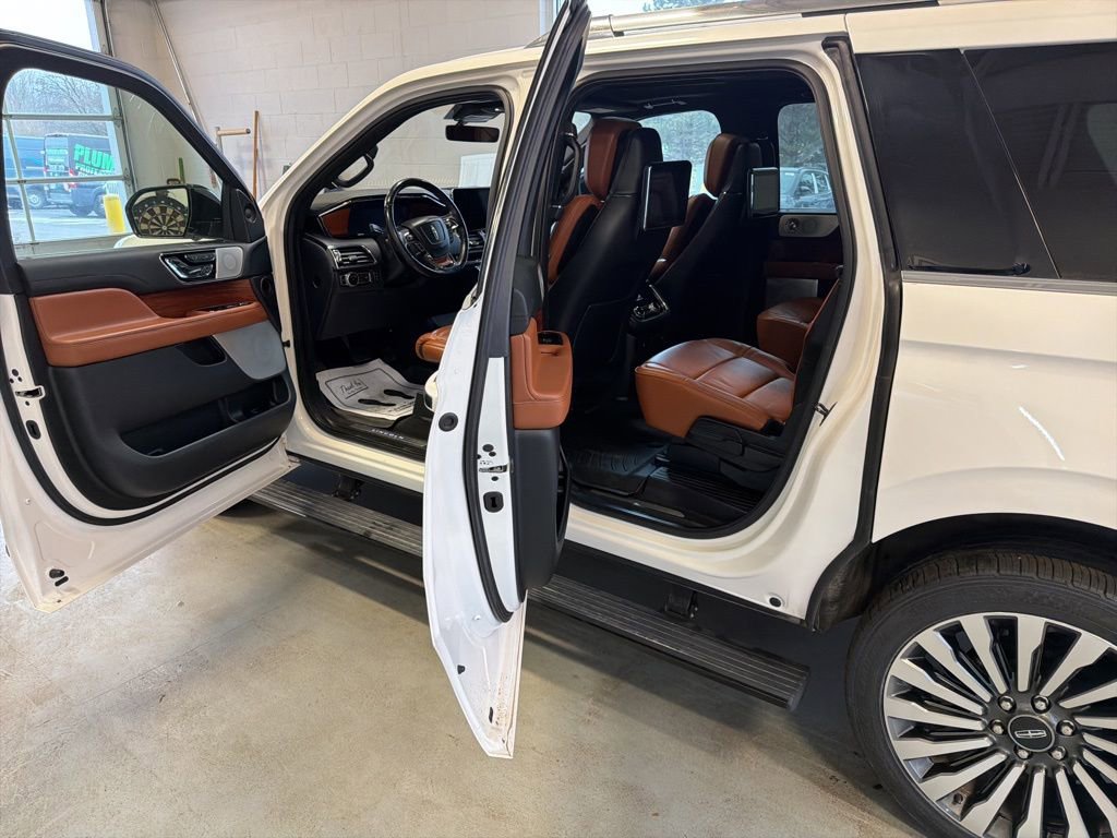Used 2019 Lincoln Navigator L Reserve image 48