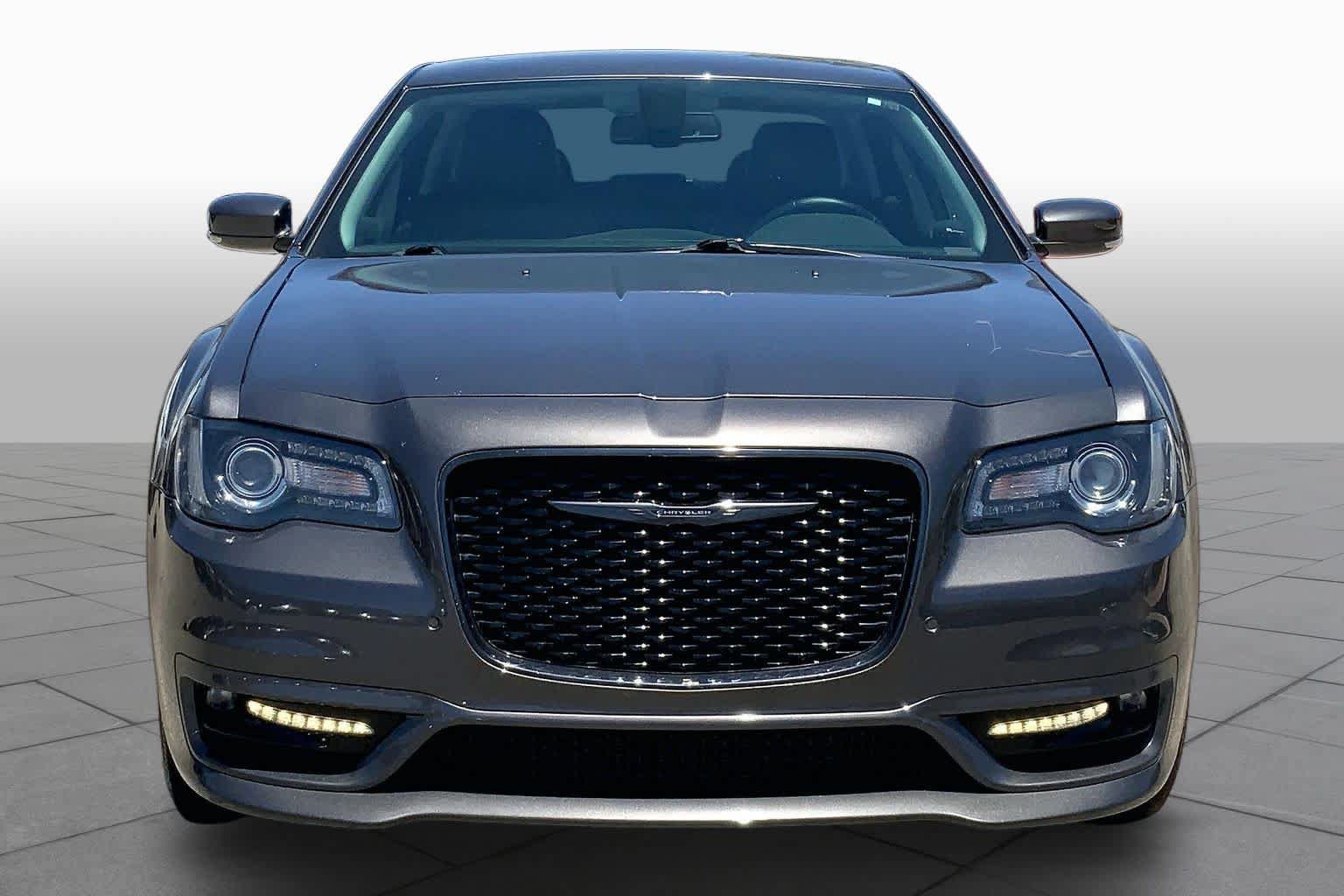 Used 2022 Chrysler 300 Touring L w/ Popular Equipment Group AWD/4WD image 4
