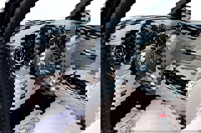 Certified 2025 Mercedes-Benz C 300 4MATIC Sedan image 20