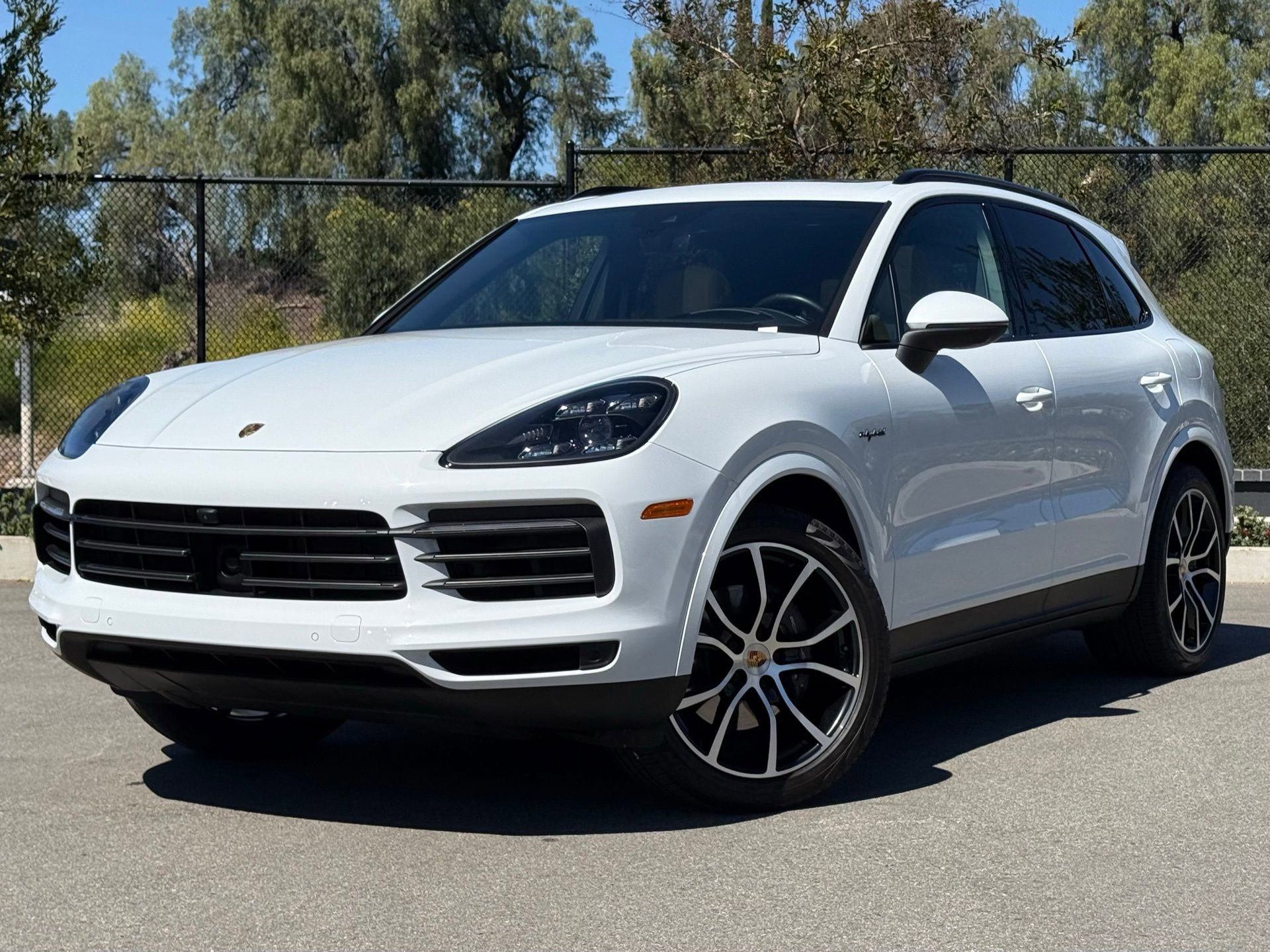 Used 2022 Porsche Cayenne Platinum Edition image 1