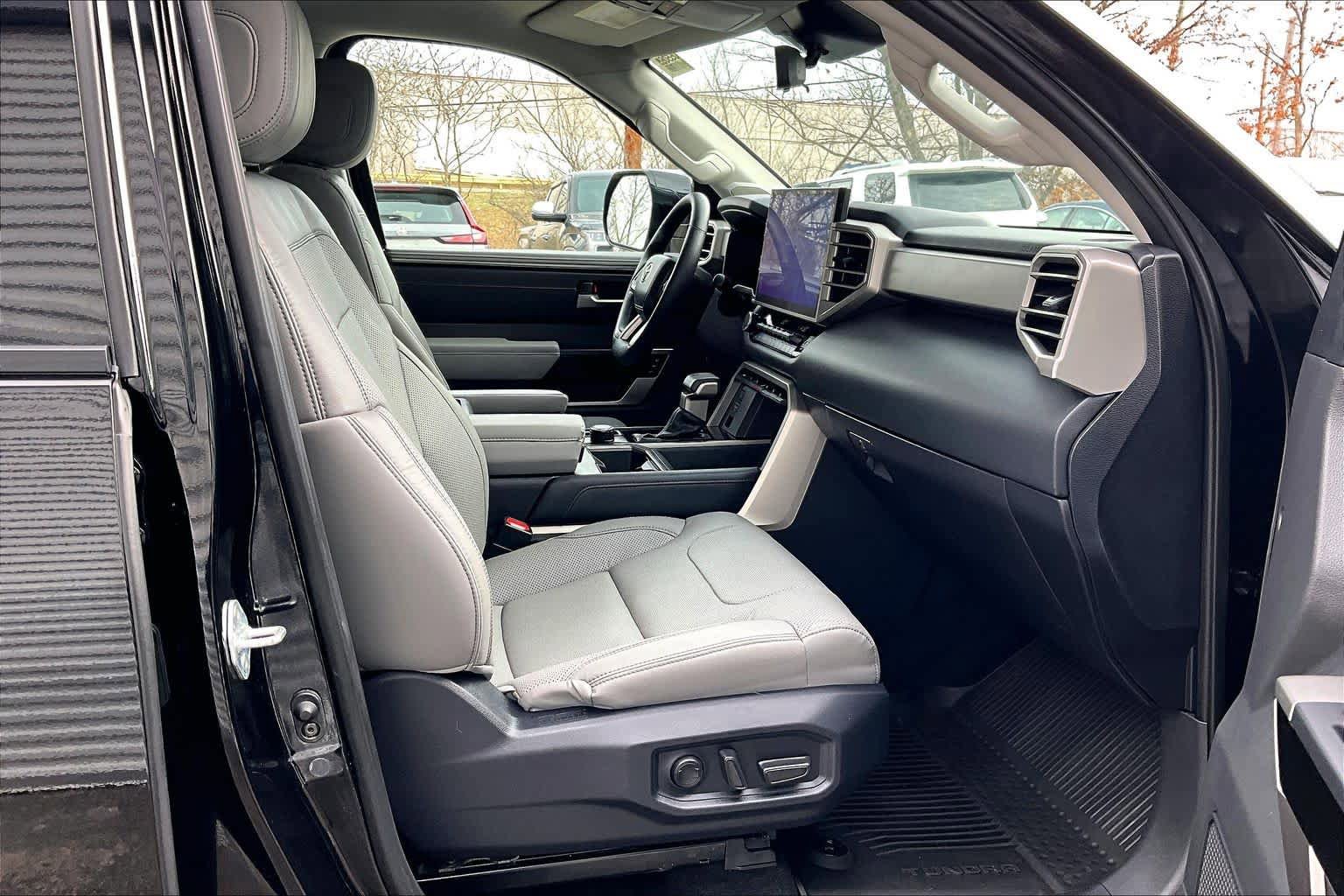 Used 2024 Toyota Tundra Limited AWD/4WD image 8
