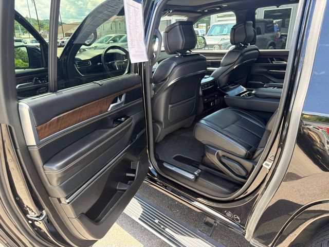 Used 2024 Jeep Grand Wagoneer L 4WD image 17