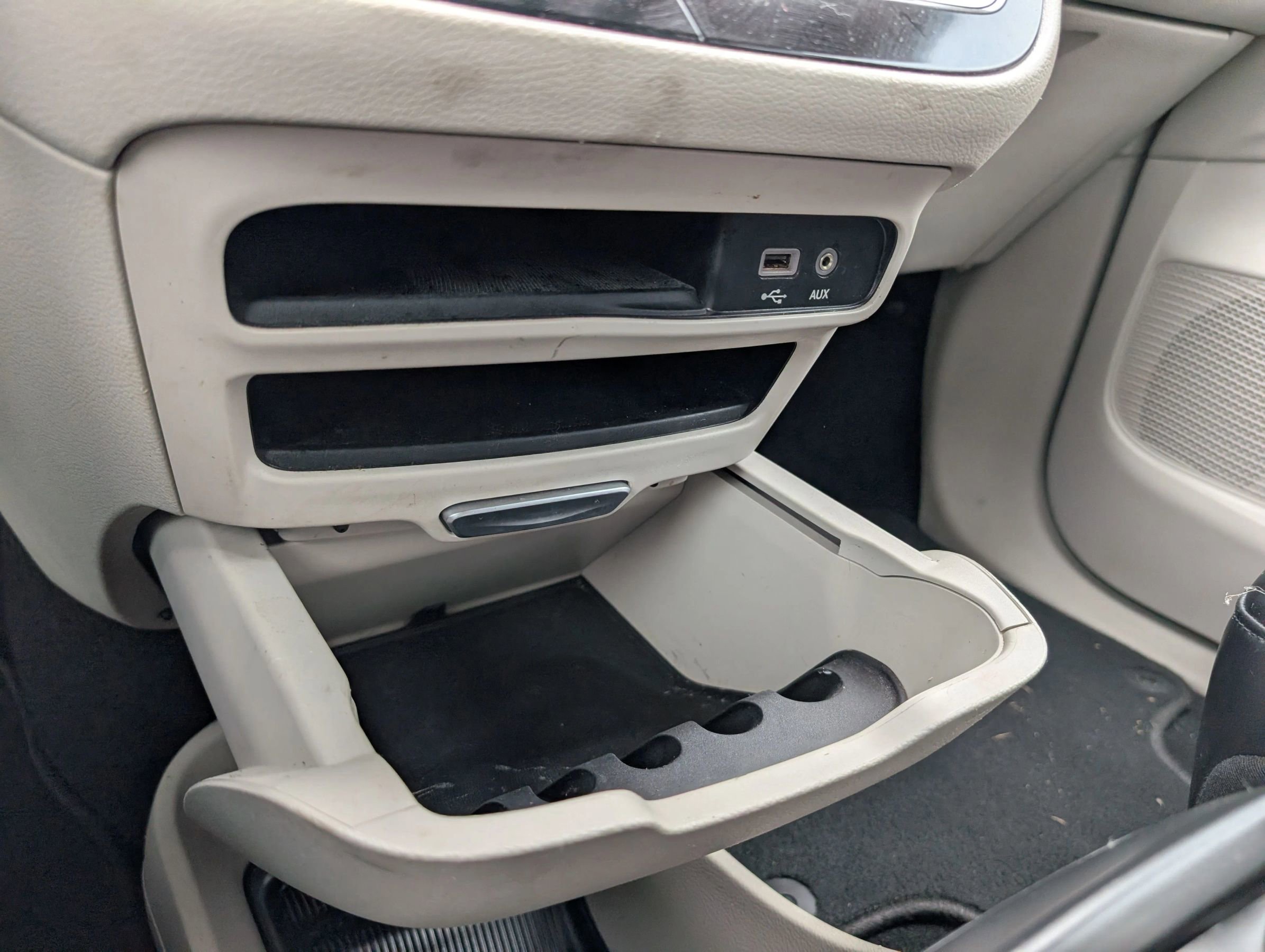 Used 2020 Chrysler Voyager Lxi image 12