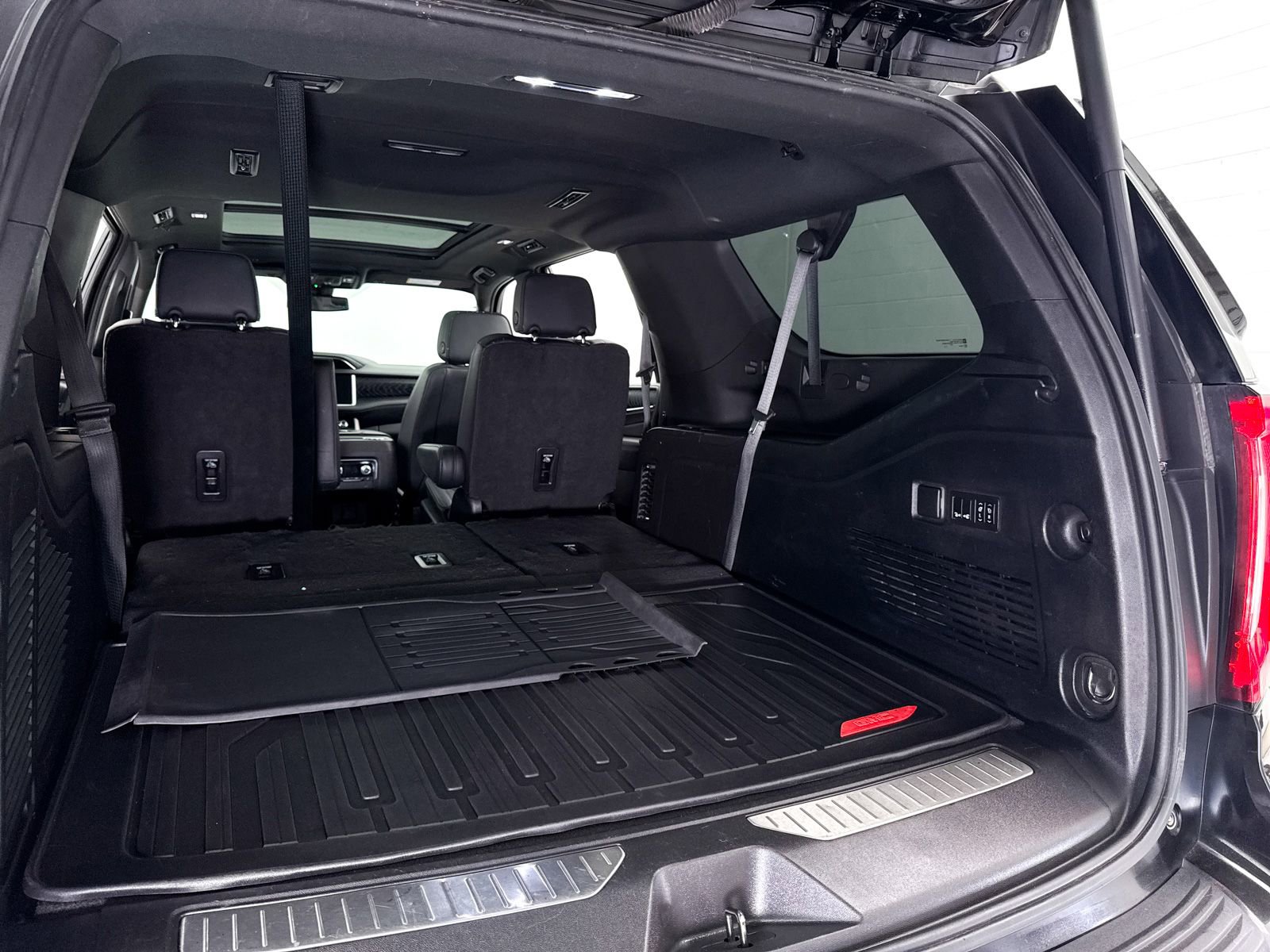 Used 2022 GMC Yukon XL Denali AWD/4WD image 35