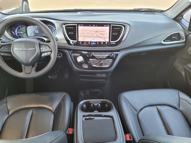 Certified 2024 Chrysler Pacifica Limited FWD image 6
