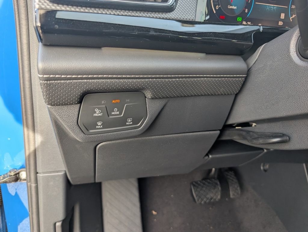 New 2025 Volkswagen Atlas Cross Sport SEL image 18