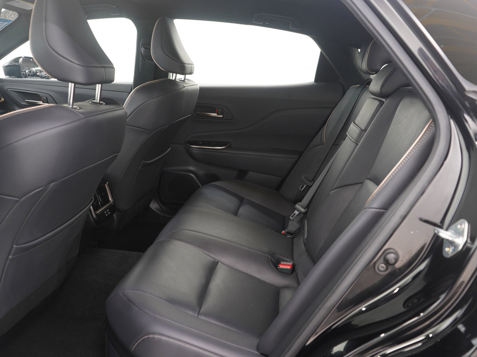 Used 2025 Toyota Crown XLE AWD/4WD image 13