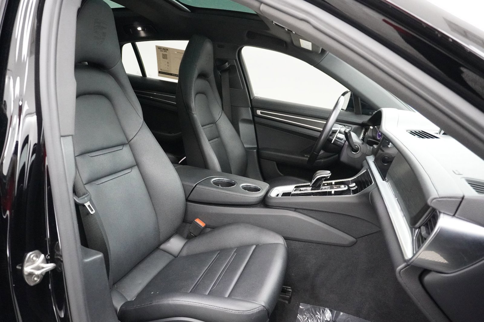 Used 2023 Porsche Panamera Platinum Edition image 17