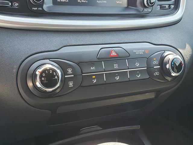Used 2019 Kia Sorento LX image 25