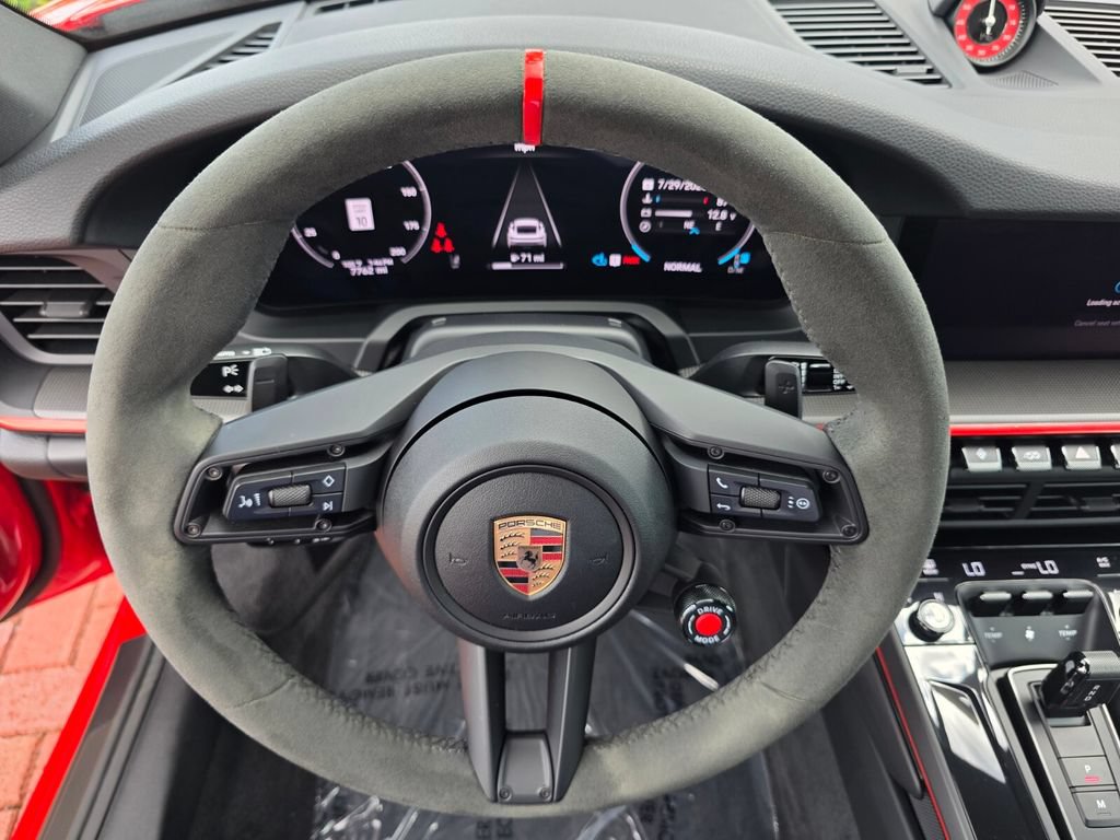Used 2025 Porsche 911 Carrera RWD image 14