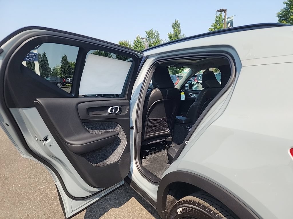 New 2026 Volvo XC40 B5 Plus w/ Protection Package Premier AWD/4WD image 15