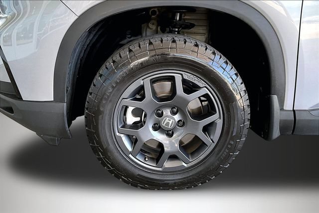 Used 2025 Honda Pilot TrailSport image 29