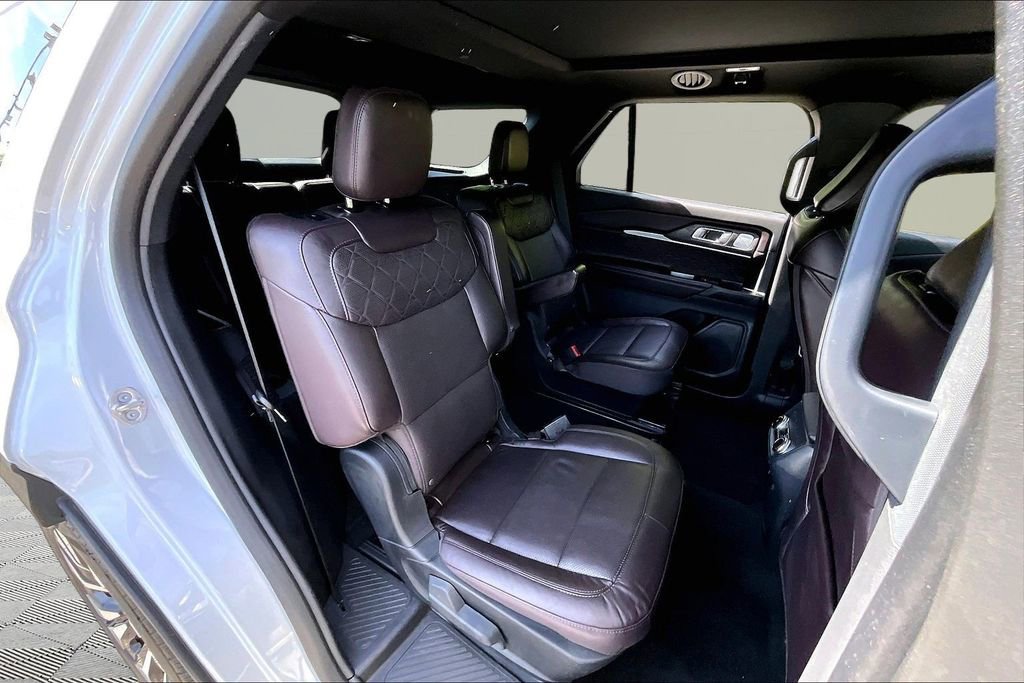 Used 2025 Ford Explorer Platinum w/ LUX Leather Package image 17