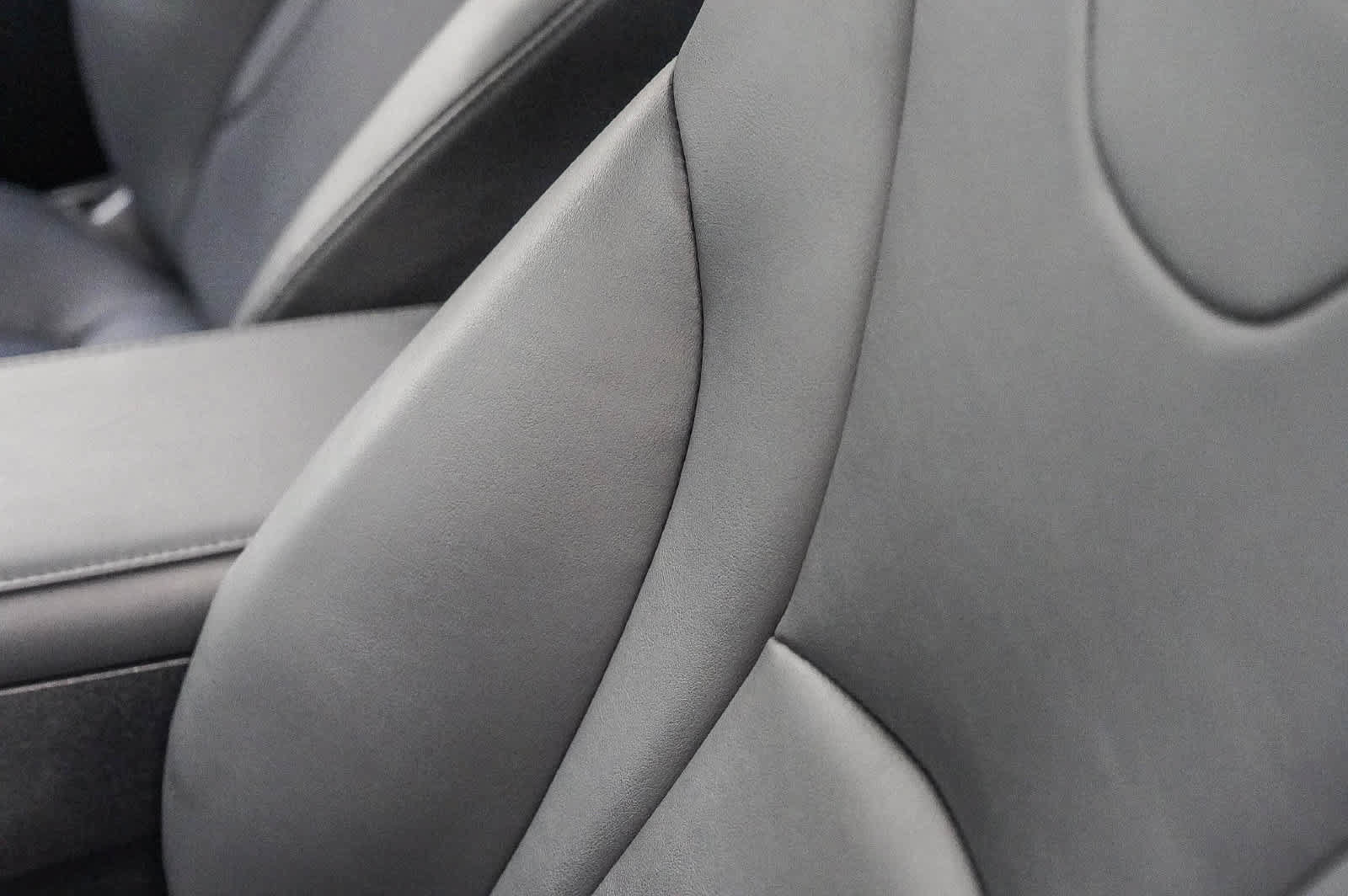 Used 2018 Toyota Prius Prime Premium w/ Carpet Mat Package FWD image 19