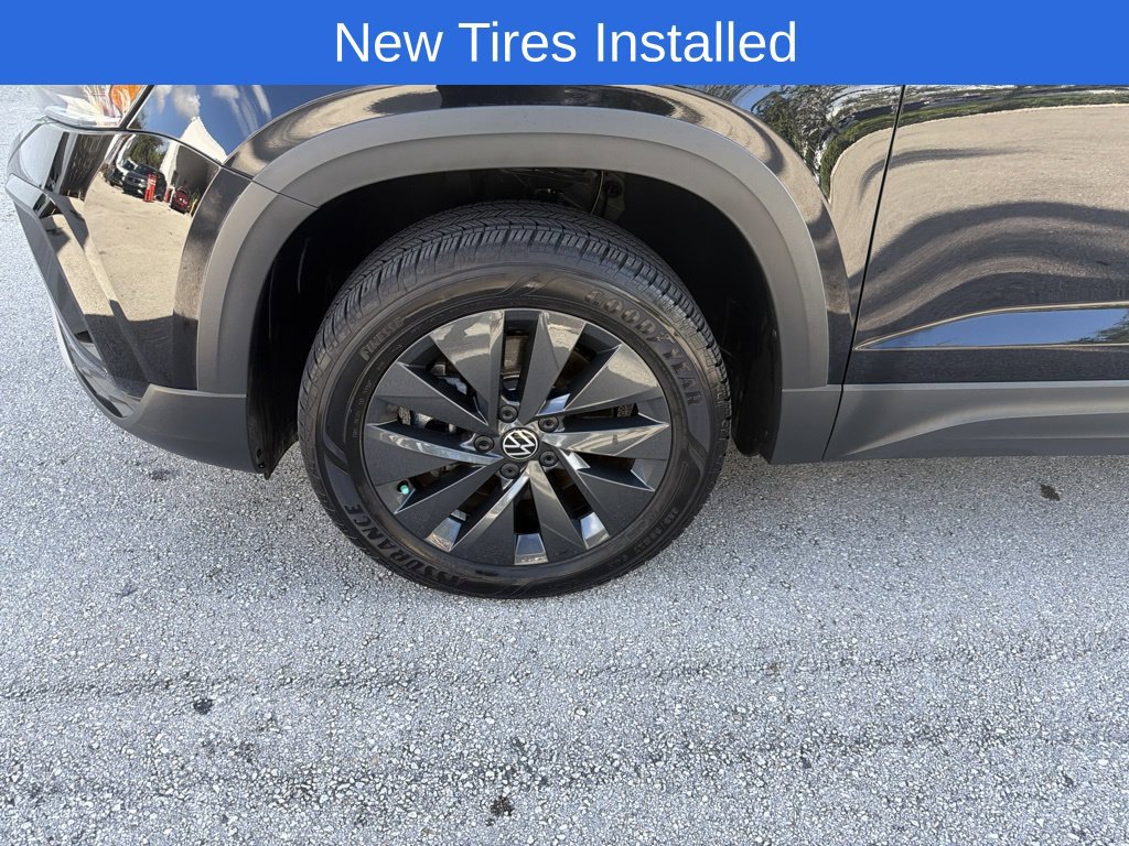 Used 2024 Volkswagen Taos S FWD image 2