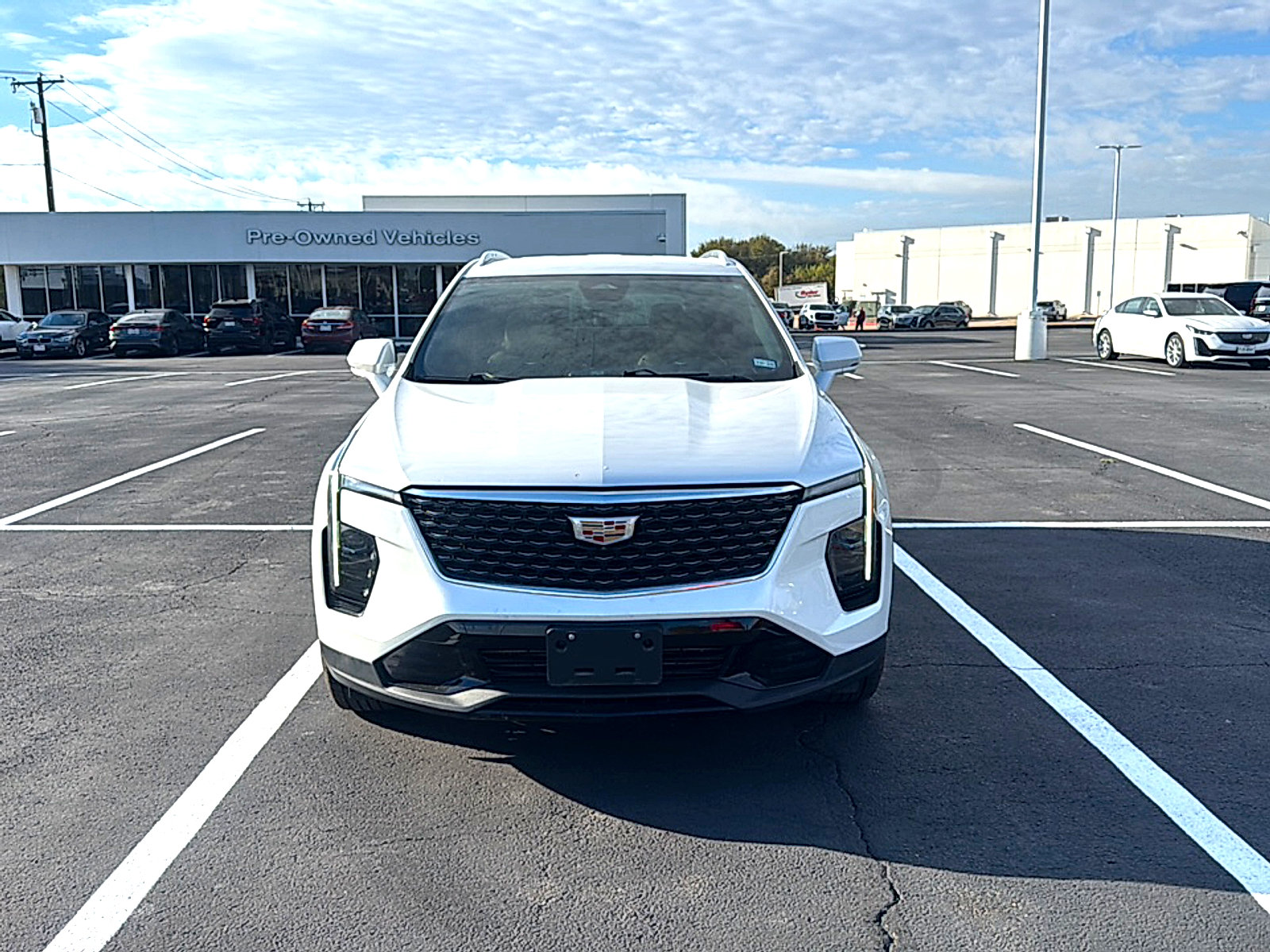Used 2025 Cadillac XT4 Premium Luxury FWD image 2