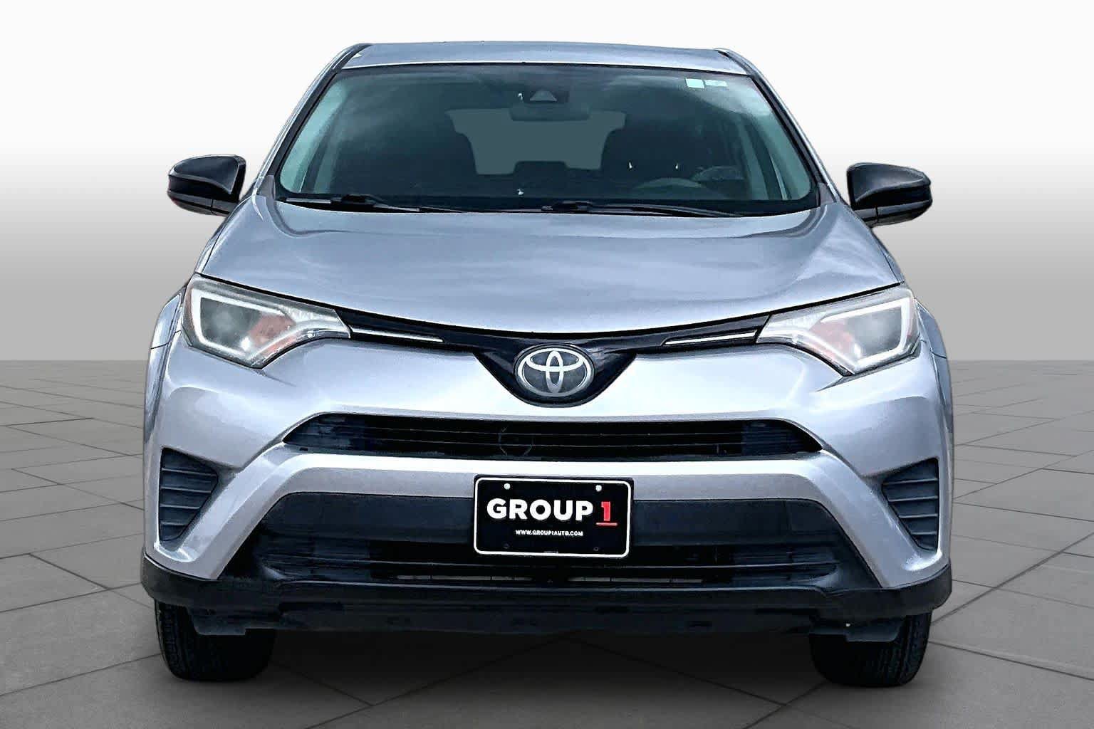 Used 2017 Toyota RAV4 LE FWD image 4
