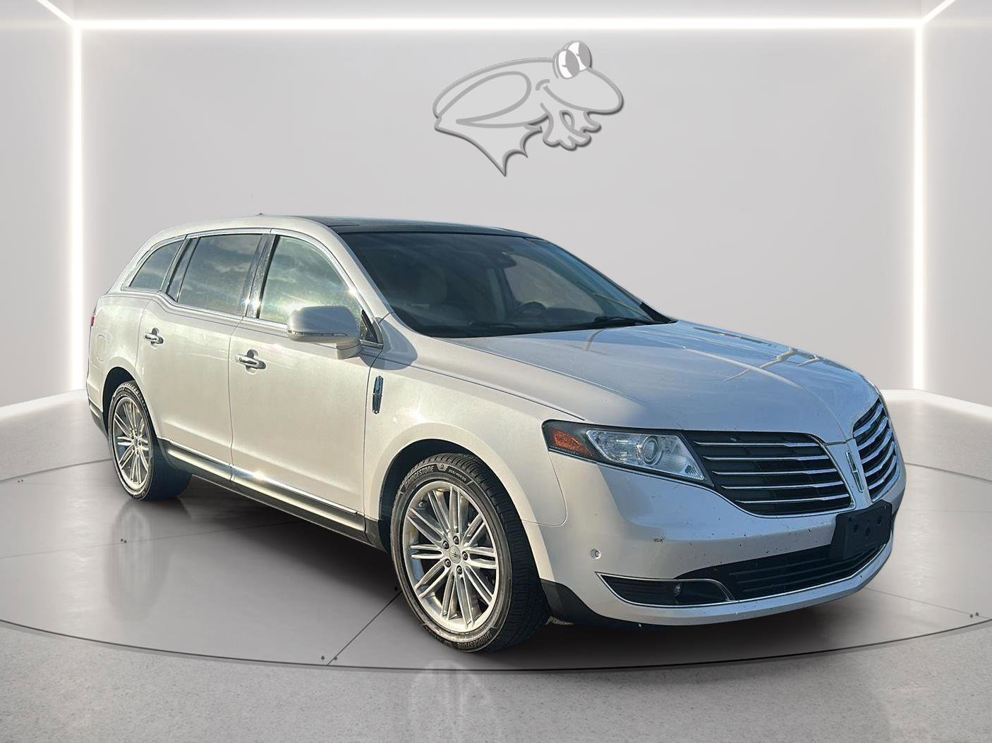 Used 2019 Lincoln MKT AWD image 7
