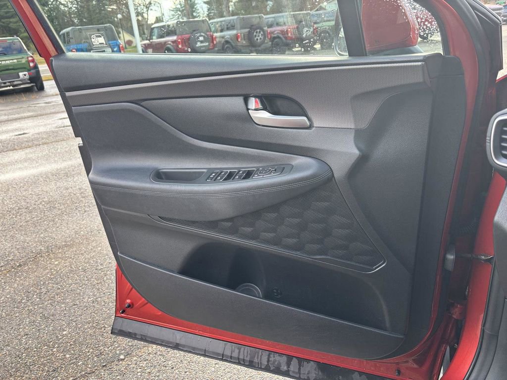 Used 2019 Hyundai Santa Fe SE image 18