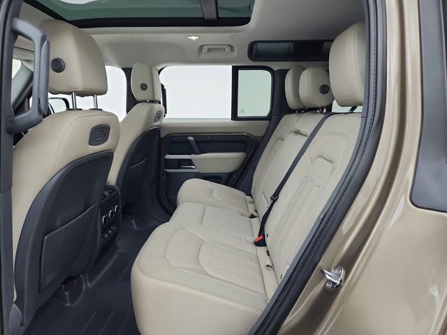 Used 2020 Land Rover Defender 110 First Edition image 24