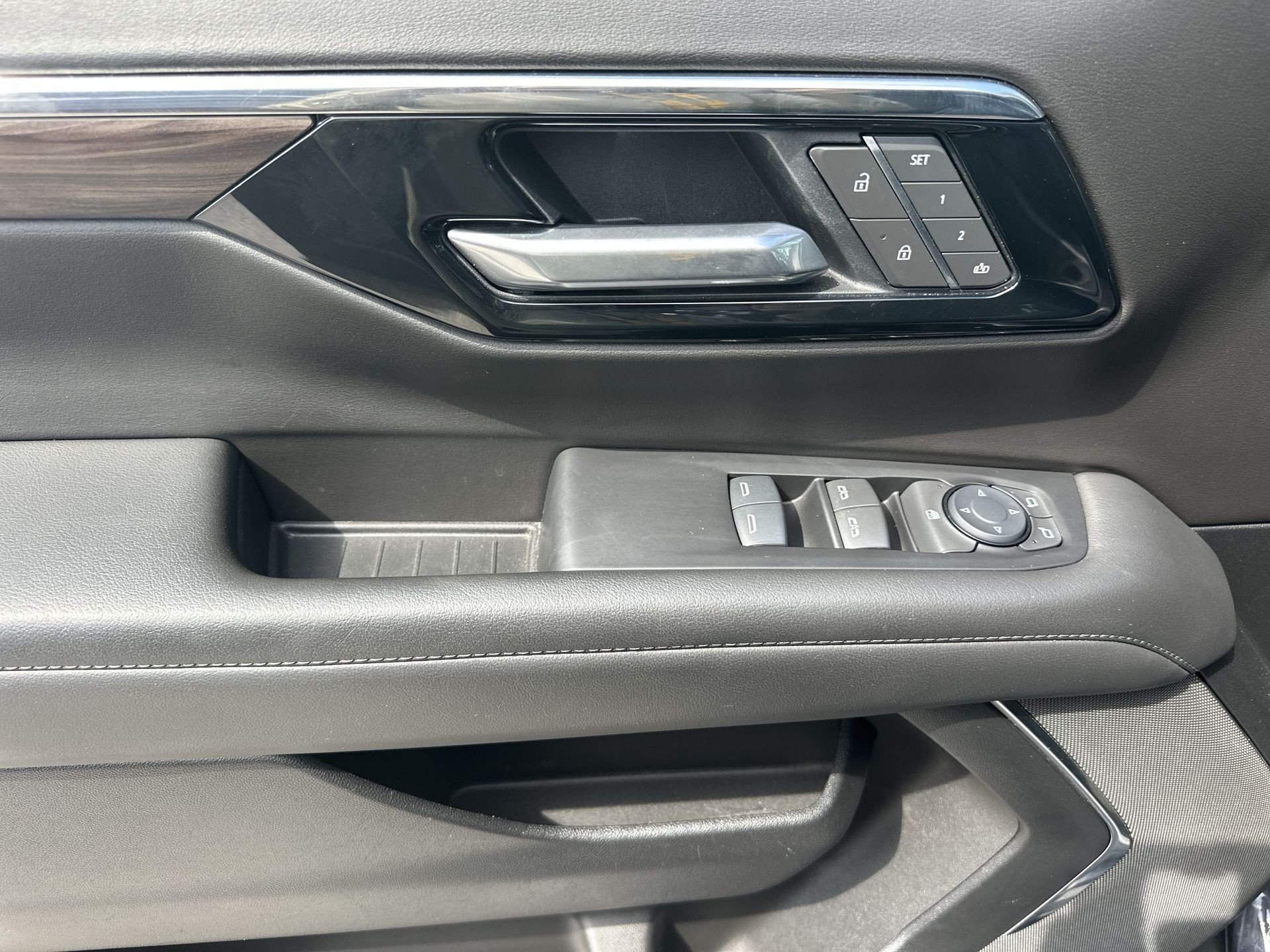 Certified 2025 Chevrolet Tahoe LT RWD image 23