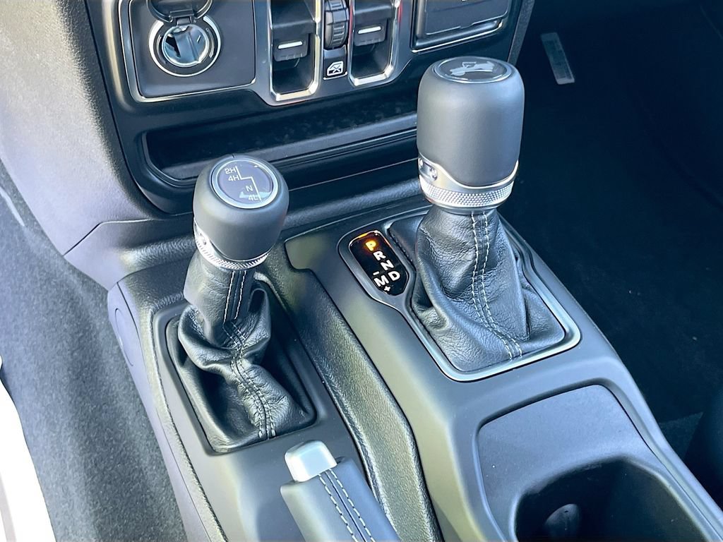 New 2026 Jeep Wrangler Unlimited Sahara w/ Whitecap Package AWD/4WD image 15